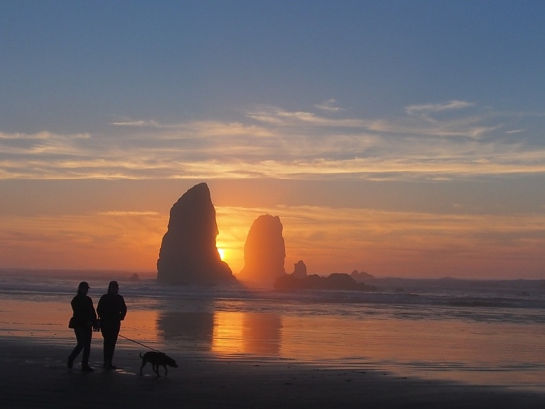 Okay, this isn't on the hike. This is about a mile south of the trialhead, just a bit south of Haystack Rock at Cannon Beach. I stayed for the sunset after the hike.