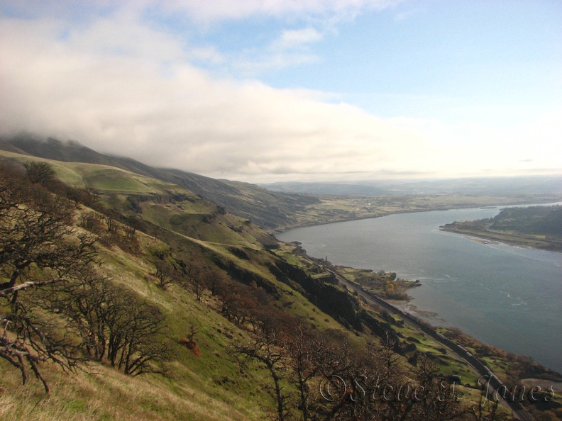 A nice view looking east into the Columbia River Gorge from the Cherry Orchard Trail.