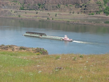 There are several nice overlooks of the Columbia River. In most places the cliffs below block most of the highway noise.