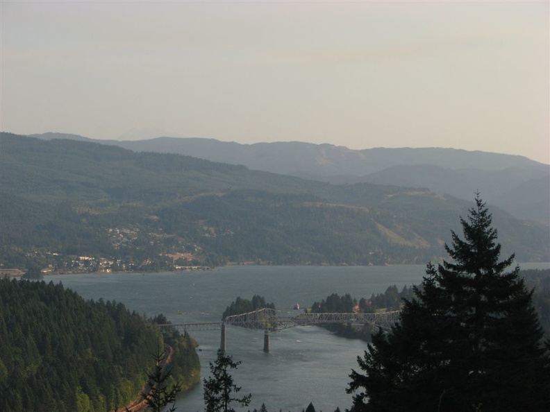 Looking east at the Bridge of the Gods in Cascade Locks, Oregon