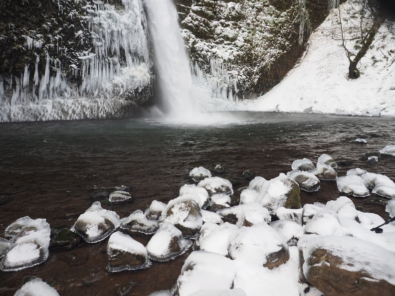 Winter weather creates an icy pool at Horsetail Falls