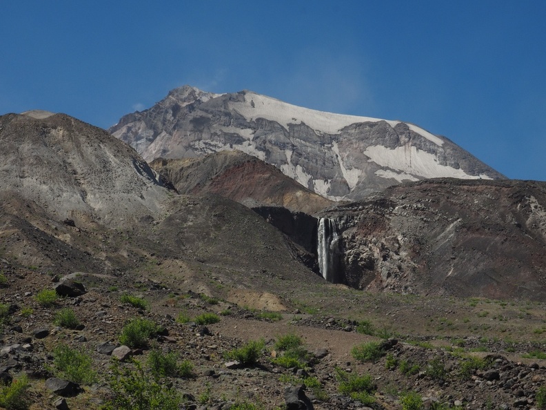 Loowit Falls is accessed by a short side trail from the Loowit Trail.