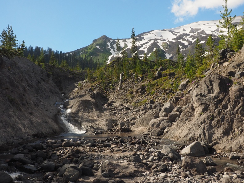 This is the seasonal stream that goes over Chocolate Falls.