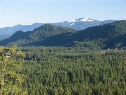 Bunker hill provides a nice view of Wind River Valley and snow covered Mt. Defiance in the distance.