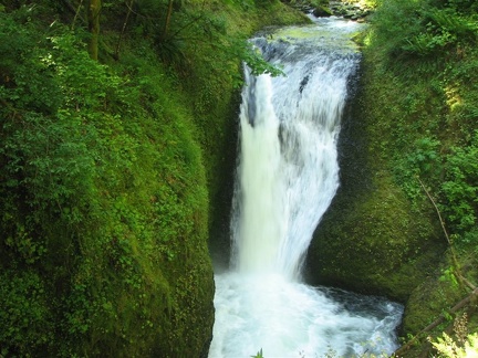 Waterfall just above the bridge crossing Horsetail Creek.