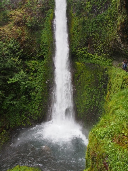 Tunnel Falls is one of my favorite parts of this trail.