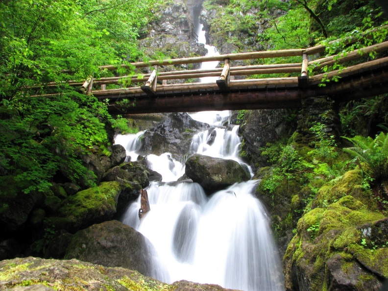 Footbridge over Hardy Falls