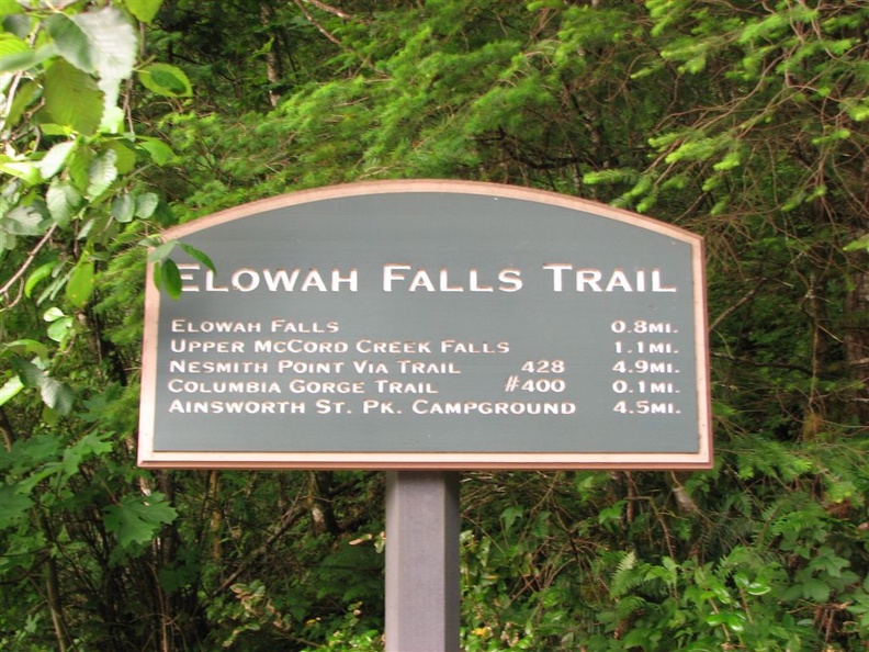 Trail Sign showing other hike options aab.jpg
