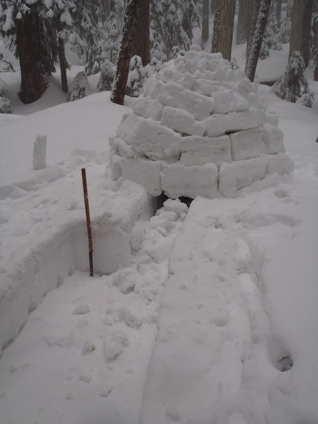I'm inside lowering the floor a bit and finishing up. The extra snow is plugging the entrance.