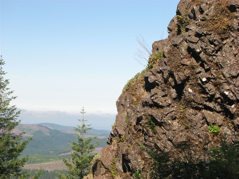 Lava dike along the Saddle Mountain Trail