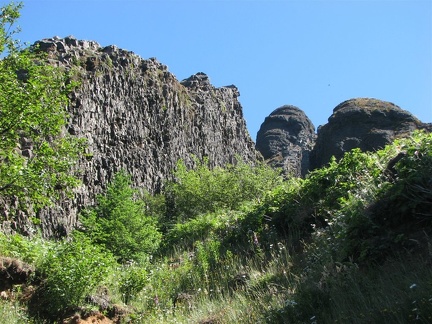 Lava dike along the Saddle Mountain Trail