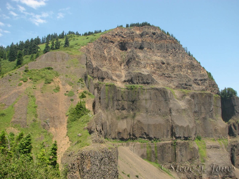 Table Mountain from the Heartbreak Ridge trail. The trail goes out to the top of the cliff.