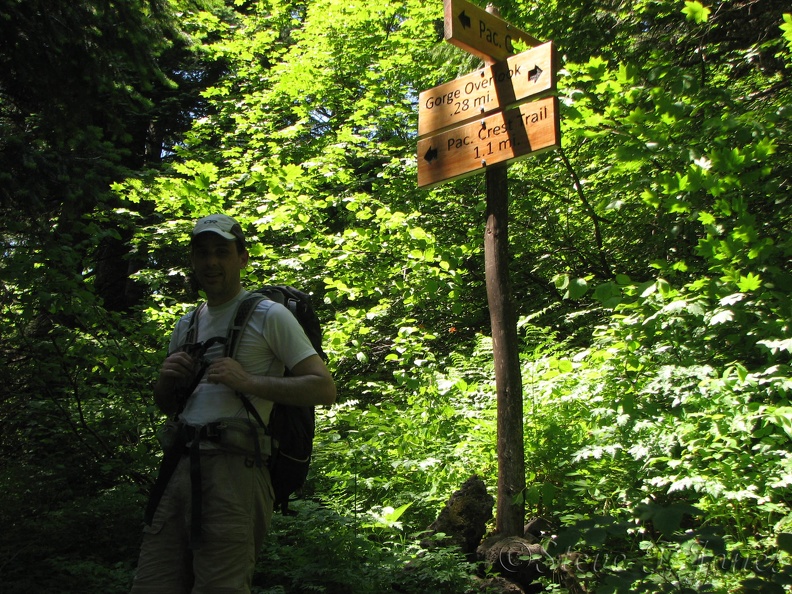 Sign on Heartbreak Ridge Trail directing hikers to the top of Table Mountain.